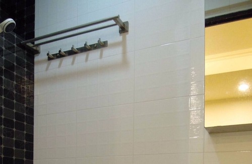 Prince Edward Apartment | Two cozy single beds near MTR -6