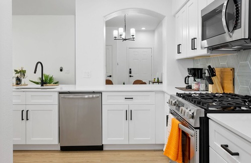 Glendale Sports and Entertainment District Apartment | TWO CozySuites Apartment DowntownChandler