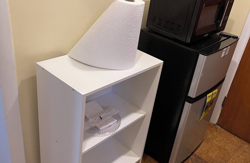 Silver Spring House | Two DB Beds Room, Bathroom, Shower, Fridge, MW, TV, Wifi - 69 night 1st guest.