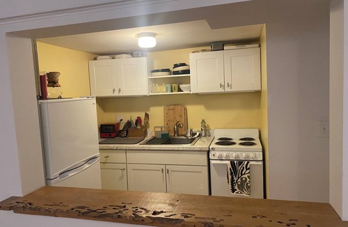 Atlantic Apartment | Two Dog Cafe Studio Retreat – Transit-Friendly Stay Near Seattle Stadiums