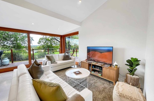 Fordwich Cottage | Two Doors - Unique 2 bdrm cottage on picturesque vineyard estate