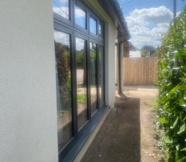 Benfleet Apartment | Two double bedroom self contained Retreat