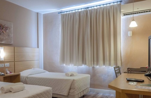 Matriz Hotel | Two Downtown Executive Double Twin Room for Relaxing Stays and Urban Exploration