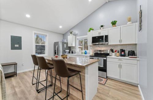 Centreville House | Two Dulles homes 1 price sleeps 16 w/EV parking
