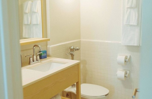 San Jacinto Hotel | Two Elegant Double Queen Suite Near Beach – Sand & Sea Luxury Stay