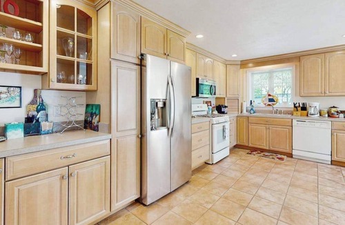 West Yarmouth House | Two family dog friendly cottages: close to beach & town