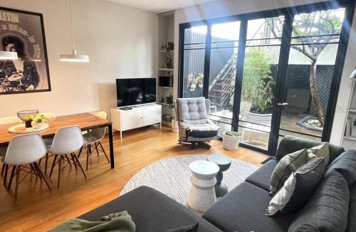 Richmond House | TWO FIVE ZERO RICHMOND four bedroom cityviews lockup garage