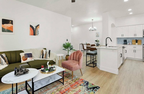 Glendale Sports and Entertainment District Apartment | TWO Glendale Cozysuites w/Pool&Jacuzzi 10&03