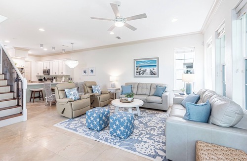 Villa Lago House | Two Golf Carts ~ Community Pool ~ Pet Friendly