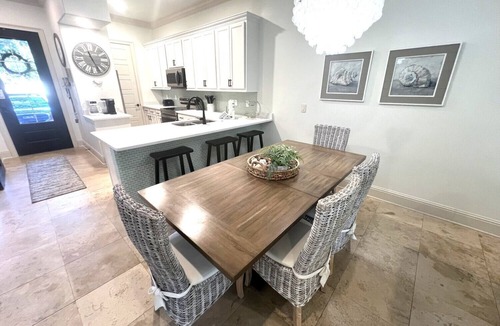 Villa Lago House | Two Golf Carts ~ Community Pool ~ Pet Friendly