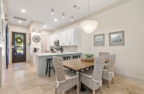 Villa Lago House | Two Golf Carts ~ Community Pool ~ Pet Friendly