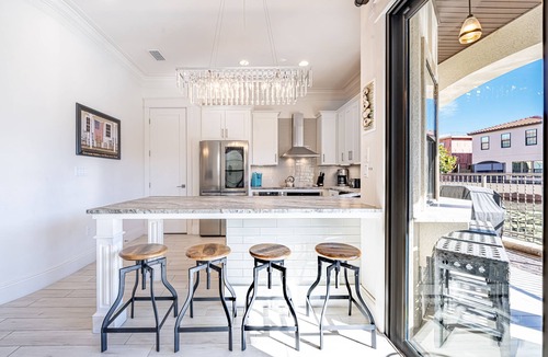 Villa Lago House | Two Golf Carts ~ Pet Friendly ~ Outdoor Patio