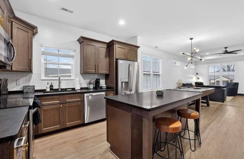 Chattanooga House | Two Homes, One Booking | Sleeps 20 | 6BR/4BA Chattanooga Compound | Hot Tub · Pool Table