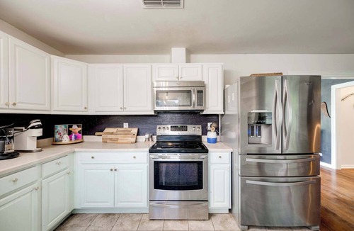 Blanco House | Two Houses, POOL, shared backyard 8bed/4bath