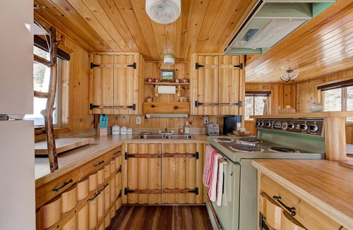 Taos Ski Valley Cabin | Two Iconic Cabins | Large Groups | Mntn & River Views
