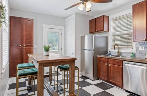 St. Charles House | Two King and Two Twin Beds in the Heart of French Town