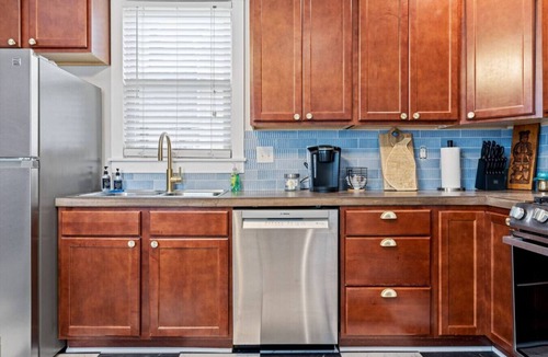St. Charles House | Two King and Two Twin Beds in the Heart of French Town