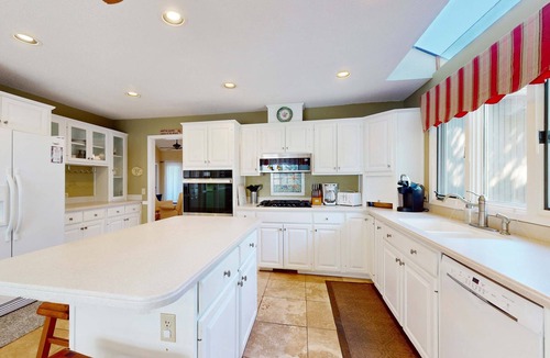 Shipyard Plantation House | Two King Bed Suites/Dog-friendly gem with pool, game room & golf course views - walk to beach