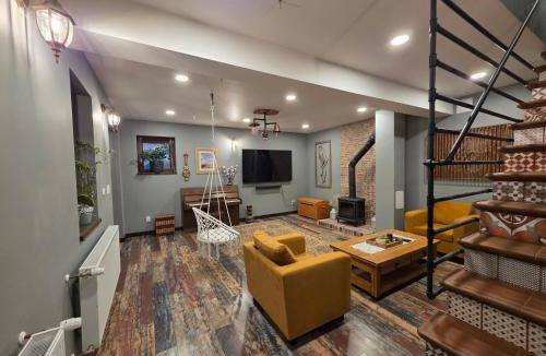 Ucea de Jos Villa | Two lakes heaven - Private Lakes & Mountain Retreat