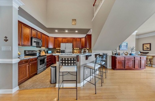 Huddleston Condo | Two-Level Penthouse with stunning views of Smith Mountain Lake. 3 bed. 3.5 bath
