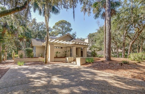 Oceanside House | Two Minute Walk to Beach PLUS Screened Pool!