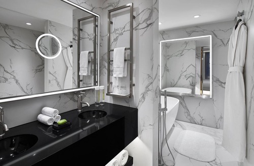 Downtown Washington D.C. Hotel | Two Monument View King Spa Suite | Hotel Washington | Near Iconic Landmarks