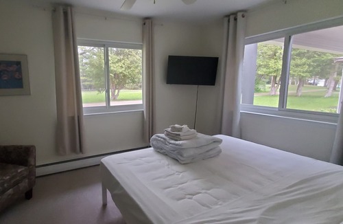 Applegate Cottage | Two Neighboring Cottages + Covered Outdoor Area with Private Hot Tub + Sauna