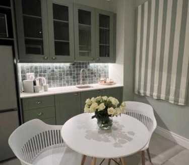 Rondebosch Apartment | Two on Milner - OAK TREE COTTAGE - Stylish open-plan Guesthouse in Rondebosch