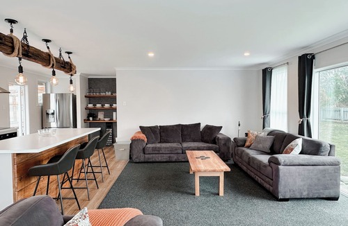 Hokitika House | Two One Two - Coastal Calm Near Town & Beach