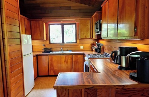 Volcano Cabin | Two Peaceful cabins in marvelous Volcano for a relaxing stay.