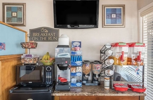 Pecos Hotel | Two Queen Bed Unit | Pets Allowed, Seasonal Outdoor Pool & Parking