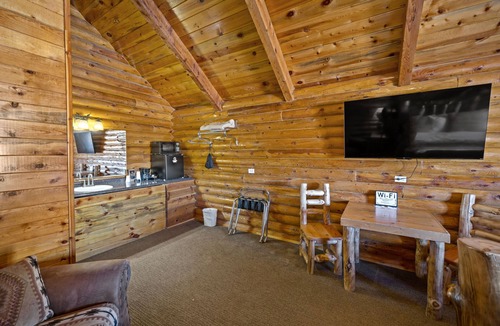 Tropic Cabin | Two Queen Cabin at Bryce Canyon Log Cabins