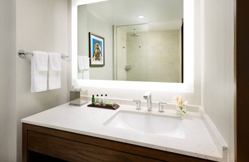 Calabasas Hotel | Two Queen Standard, The Anza A Calabasas Hotel, Pool, Close to Van Nuys, 3 Units