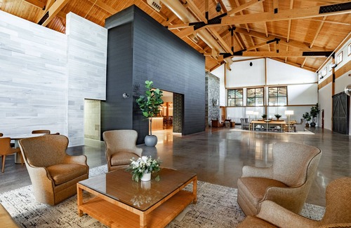 Rothschild House | Two Queen Studio With Kitchen, Access to Pool, Hot Tub, and Gym