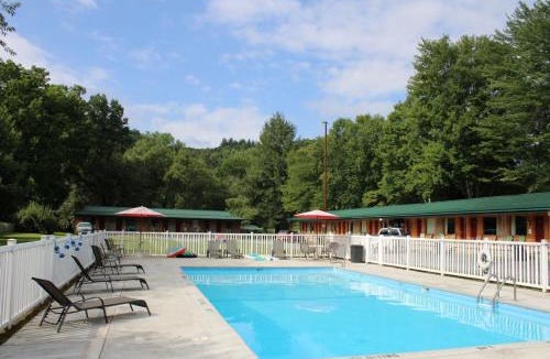 Cherokee Hotel | Two Rivers Lodge