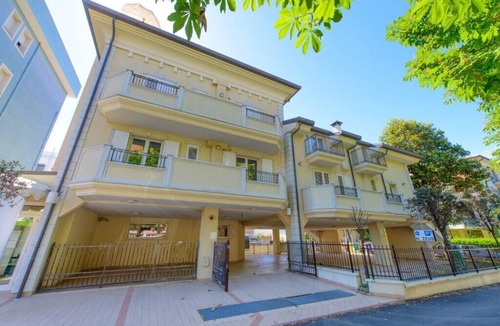 Viserbella Apartment | TWO-ROOM APARTMENT 20 meters from the sea with courtyard, in Viserba, with covered parking.