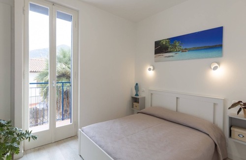 Procchio Apartment | Two-room apartment near beach and town center