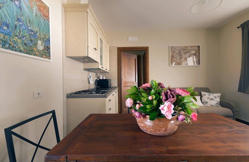 Grotte di Castro Apartment | TWO-ROOM RED Narcissus