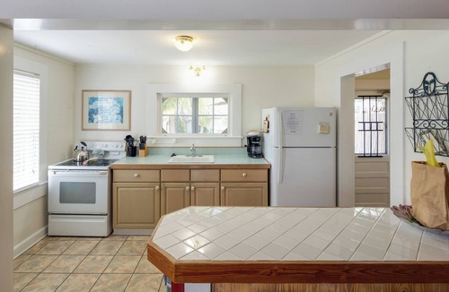 Old Town Cabin | Two Rustic Cottages with Private Hot Tubs & Private Parking - Dogs OK
