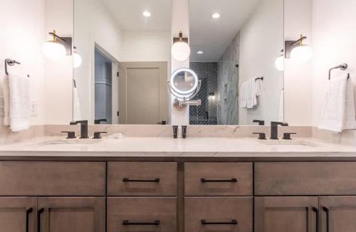 West End House | TWO Side by Side Homes - min to Vandy 3min to Bars
