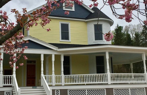 Lexington House | Two spacious bedrooms in a lovely Victorian house in Lexington, VA with AC