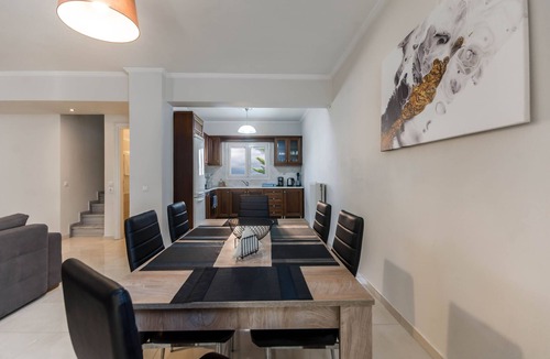 Alepou House | TWO STOREY MAISONETTE-2 KM FROM THE CENTER