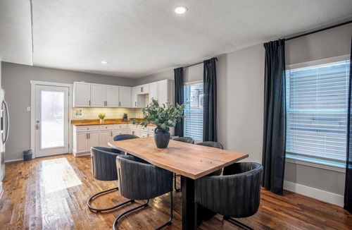 Greater East End Apartment | Two-Story 2BR Home with King Beds Near Downtown, Full Kitchen, WiFi & Easy Access