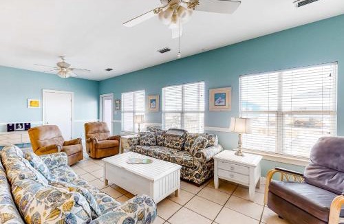 Southpointe House | Two-Story Beachfront Condo wBalcony AC Free WiFi Shared Pool Hot Tub W&D