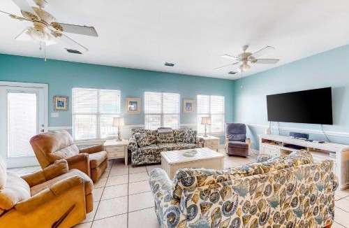 Southpointe House | Two-Story Beachfront Condo wBalcony AC Free WiFi Shared Pool Hot Tub W&D