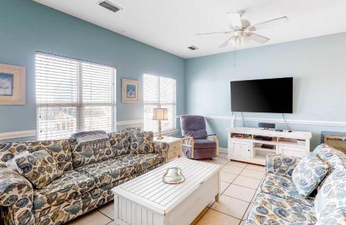 Southpointe House | Two-Story Beachfront Condo wBalcony AC Free WiFi Shared Pool Hot Tub W&D