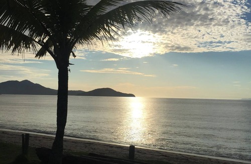 Caraguatatuba House | Two-story house with pool, 5 bedrooms, and 700 meters from Massaguaçú beach.