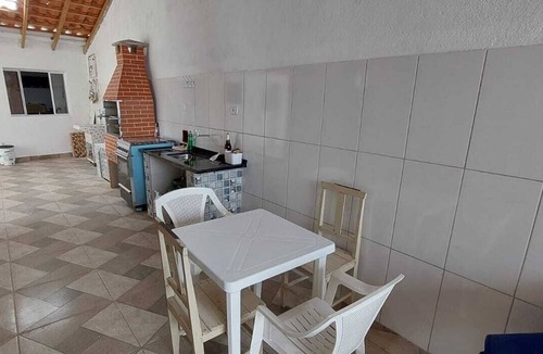 Caraguatatuba House | Two-story house with pool in gated community.