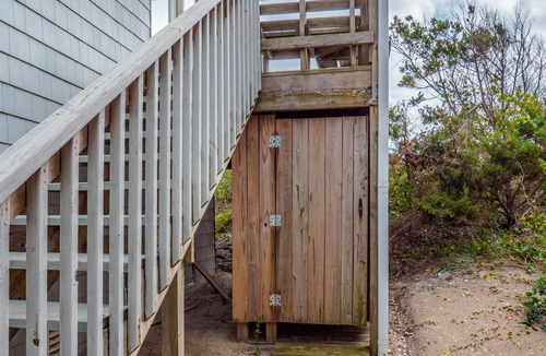 Topsail Beach House | TWO SUNS: 3 BR / 2 BA oceanfront in Topsail Beach, Sleeps 6 - Oceanfront!