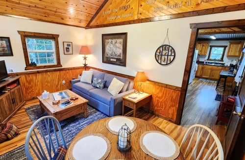 Quitman Cabin | TX HICKORY HIDEOUT CABN: Spiritual Retrt & Country MicroResort, Rest&Restoration